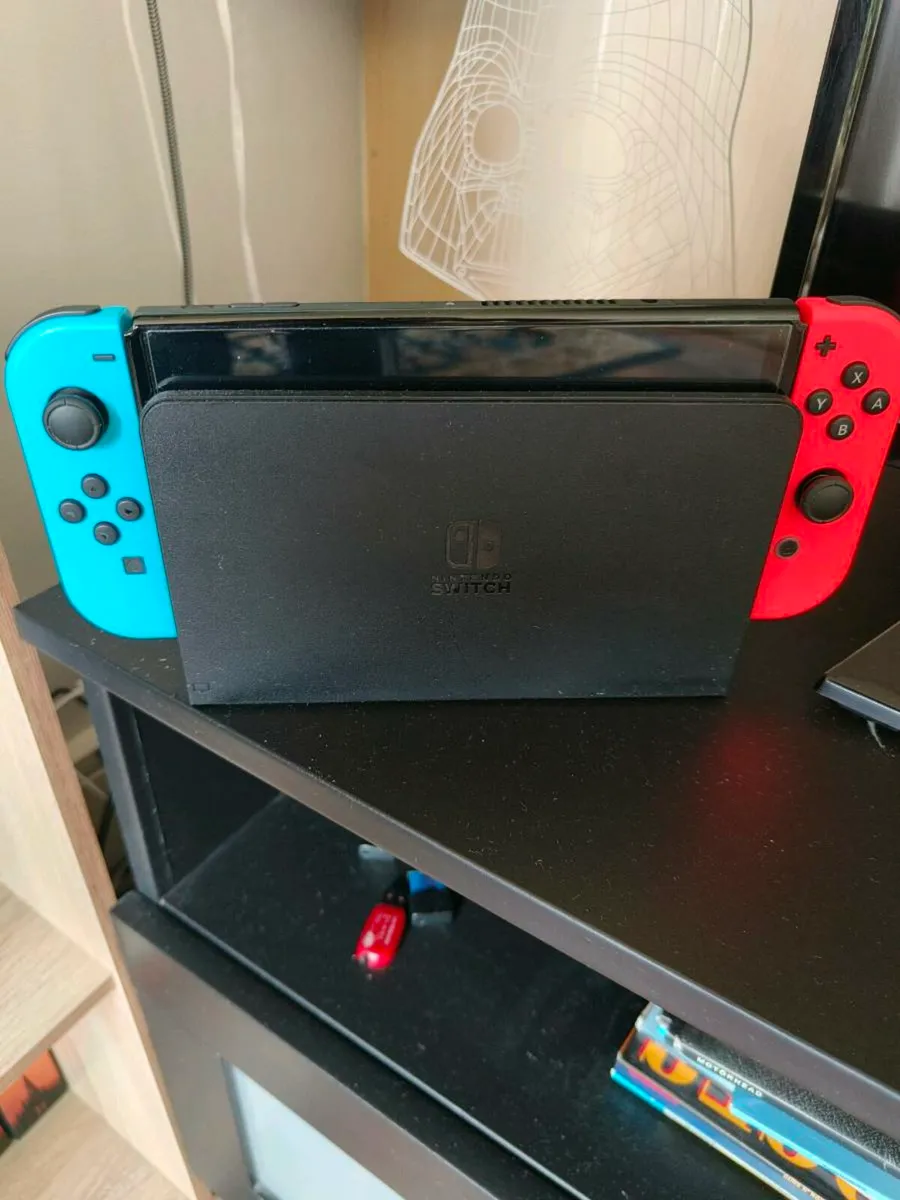Nintendo Switch Oled - Image 2