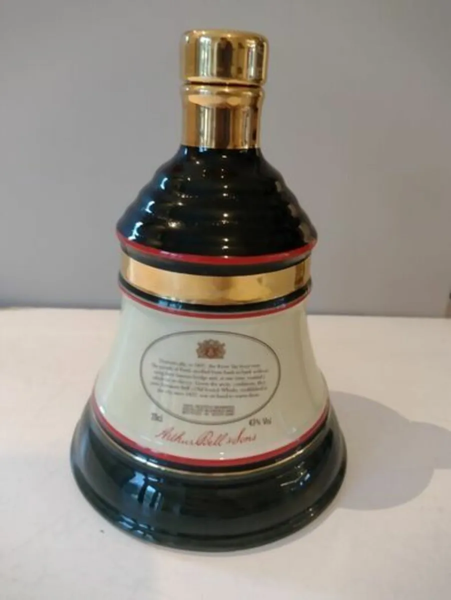 Wade Porcelain Decanter : Bell's Old Scotch Whiske - Image 3