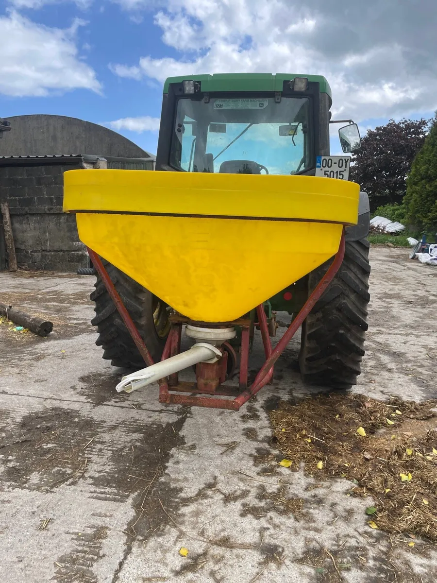 Fertiliser spreader - in need of repair - Image 1