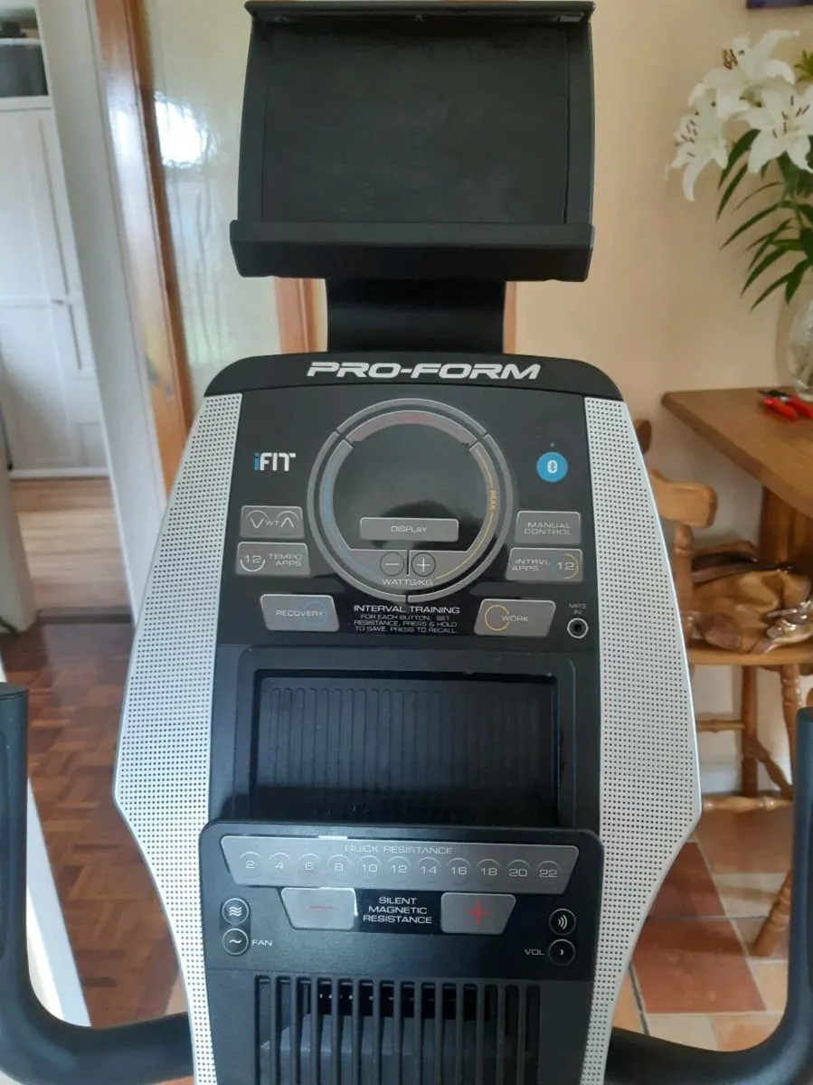 Pro-Form 325 CSX exercise bike - Image 2