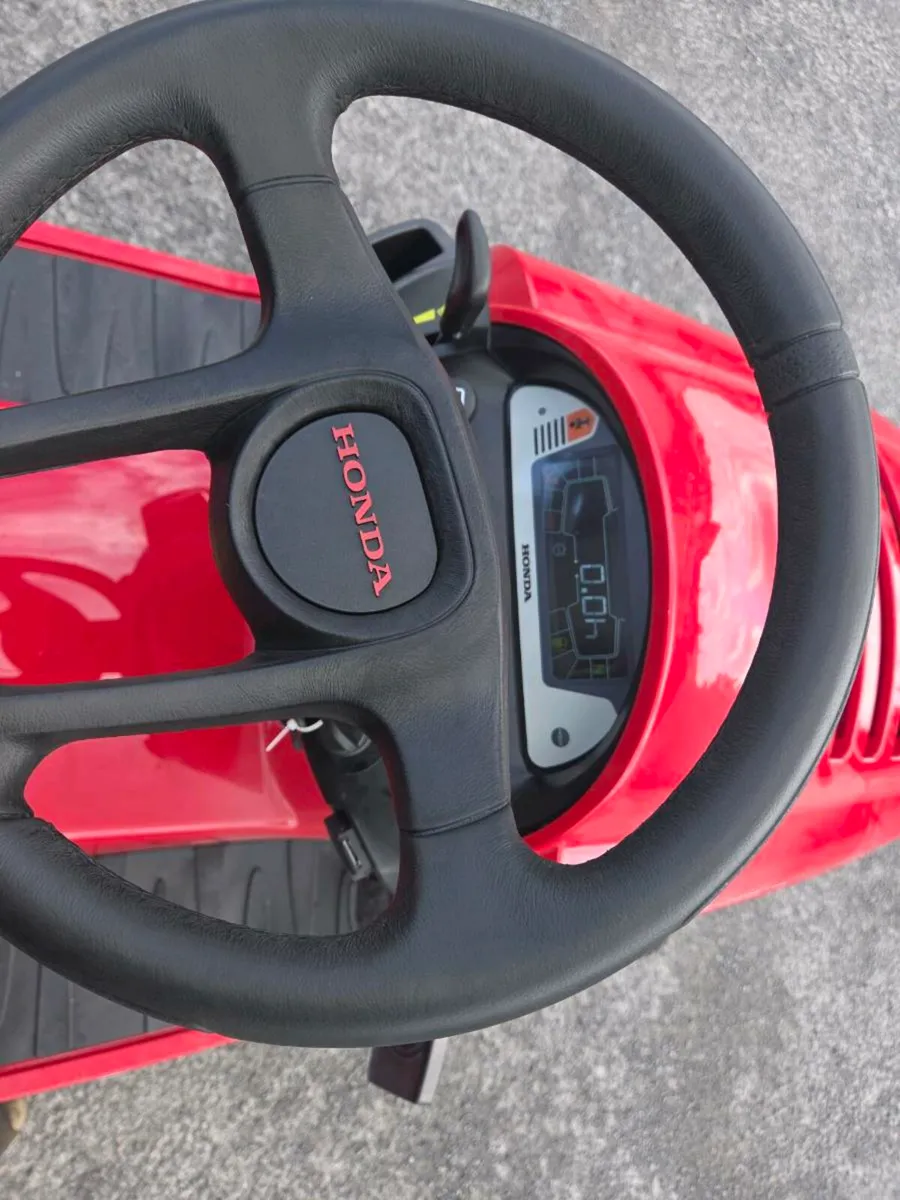 Honda 2417 ride on mower - Image 3