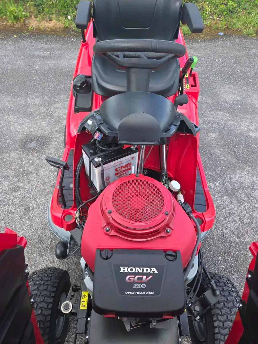 Honda 2417 ride on mower - Image 4