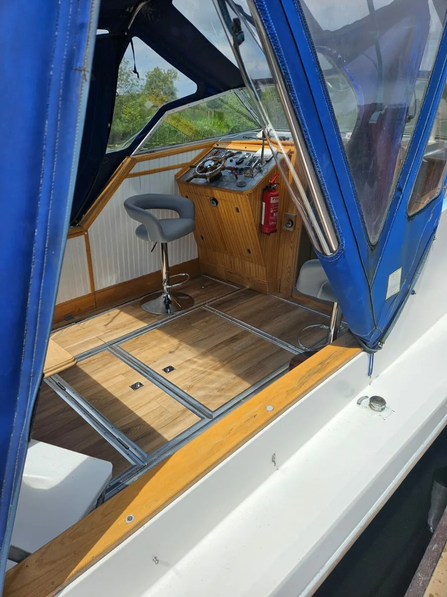 boat Seamaster 813 Cruiser Boat - Image 4