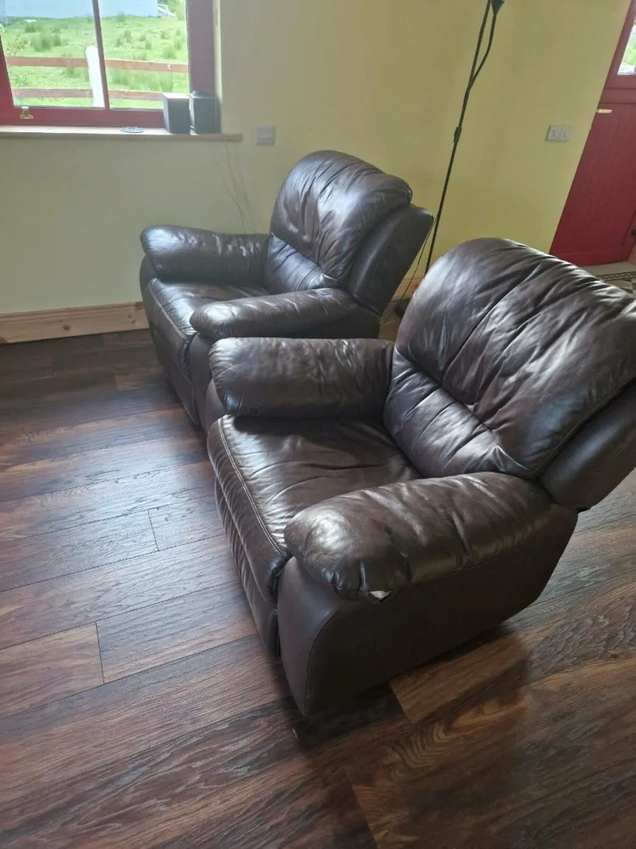 3 seater couch and 2x recliners - Image 3