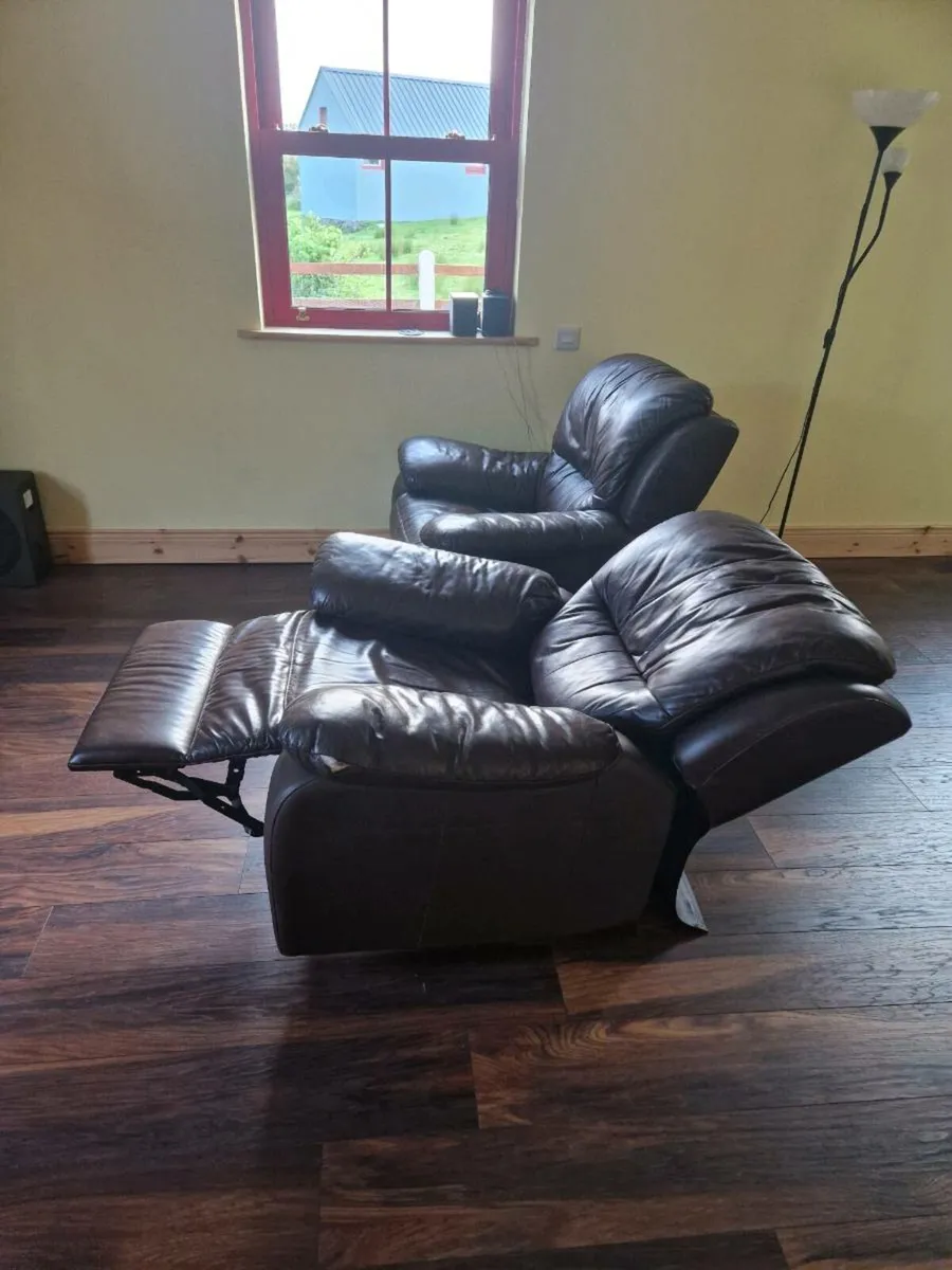 3 seater couch and 2x recliners - Image 4