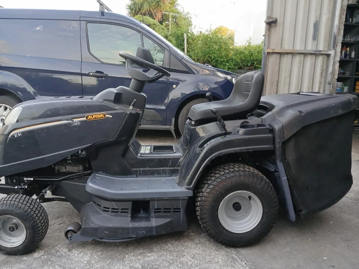 Ride on Lawnmower - Image 2