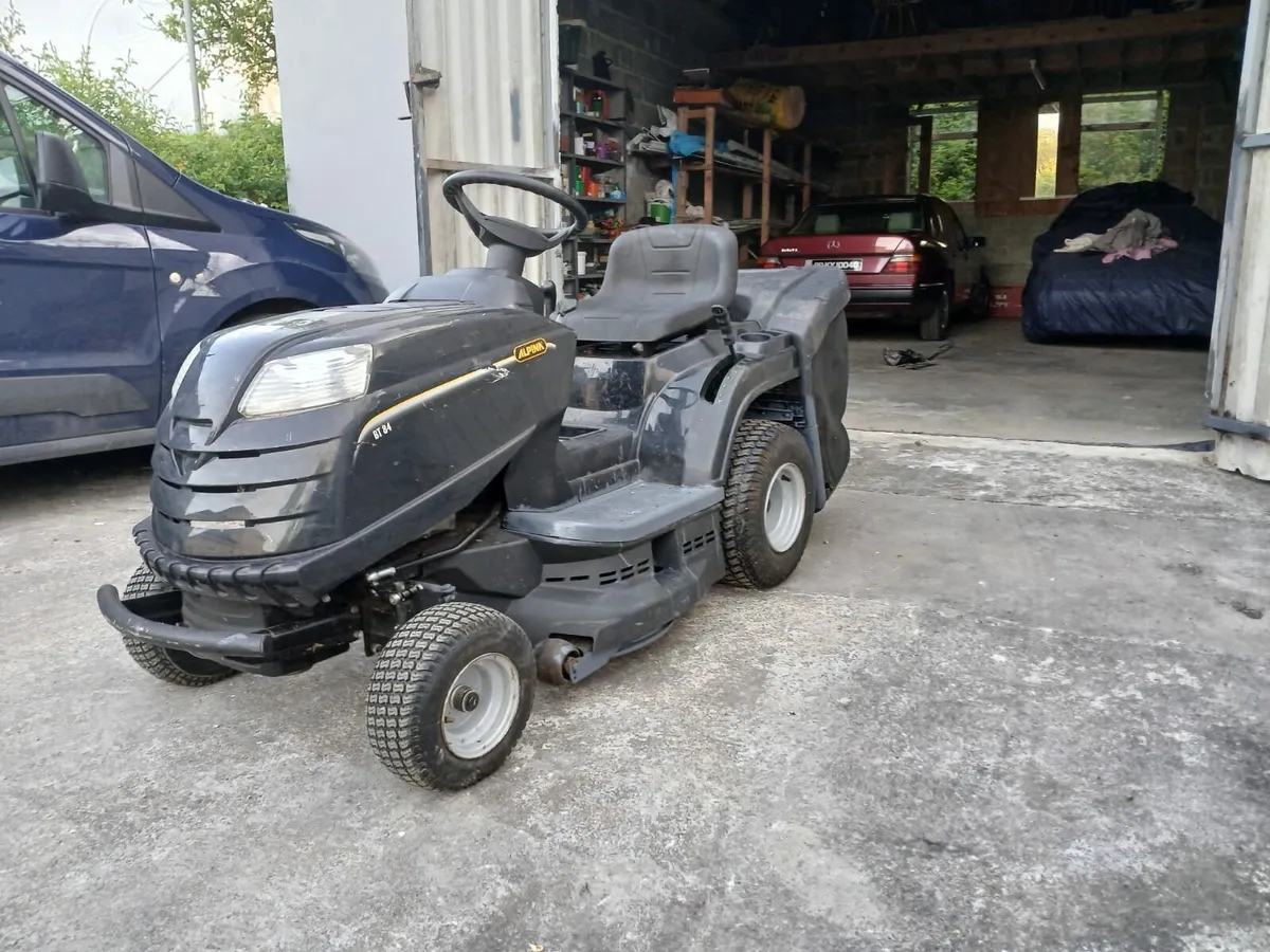 Ride on Lawnmower - Image 1