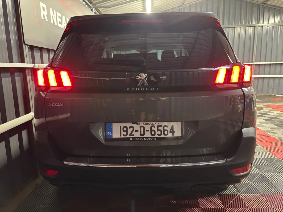2019 192 Peugeot 5008 Allure Manual 7 Seat - Image 2