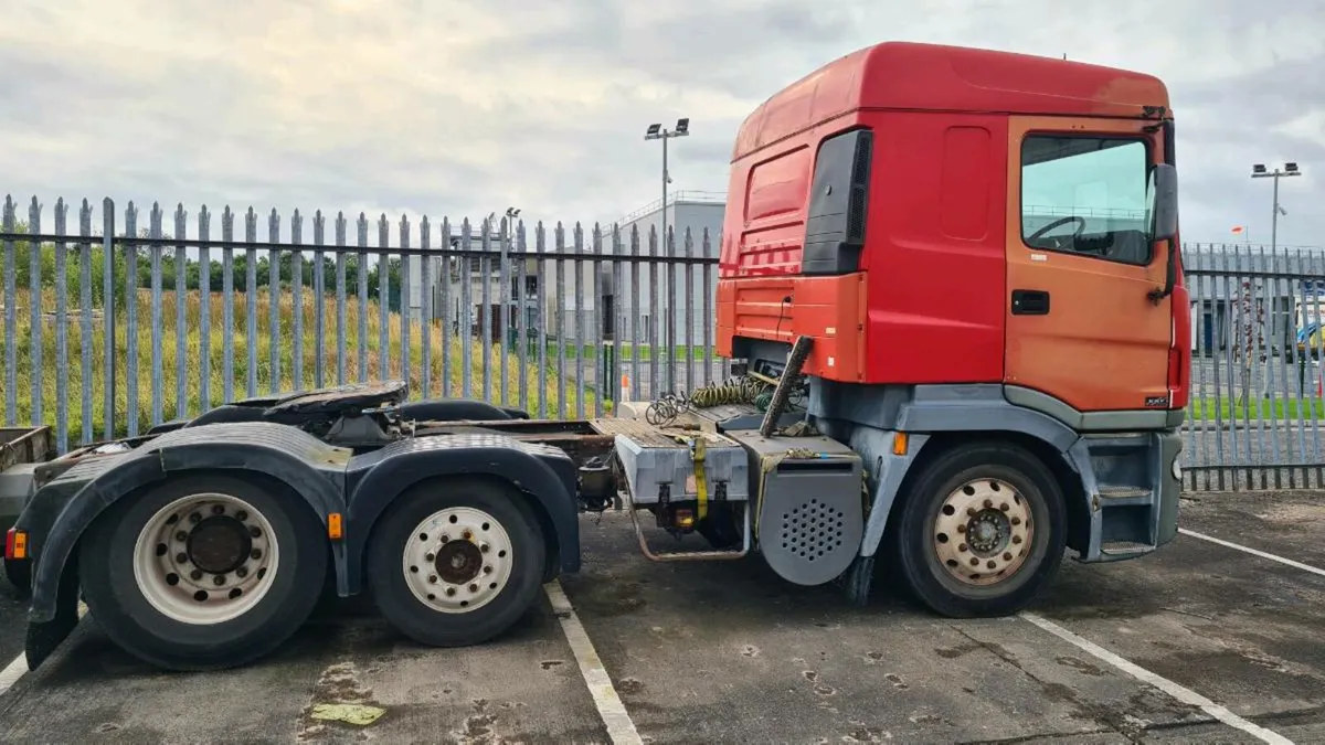 E R F Ecx 380 Truck - Image 3