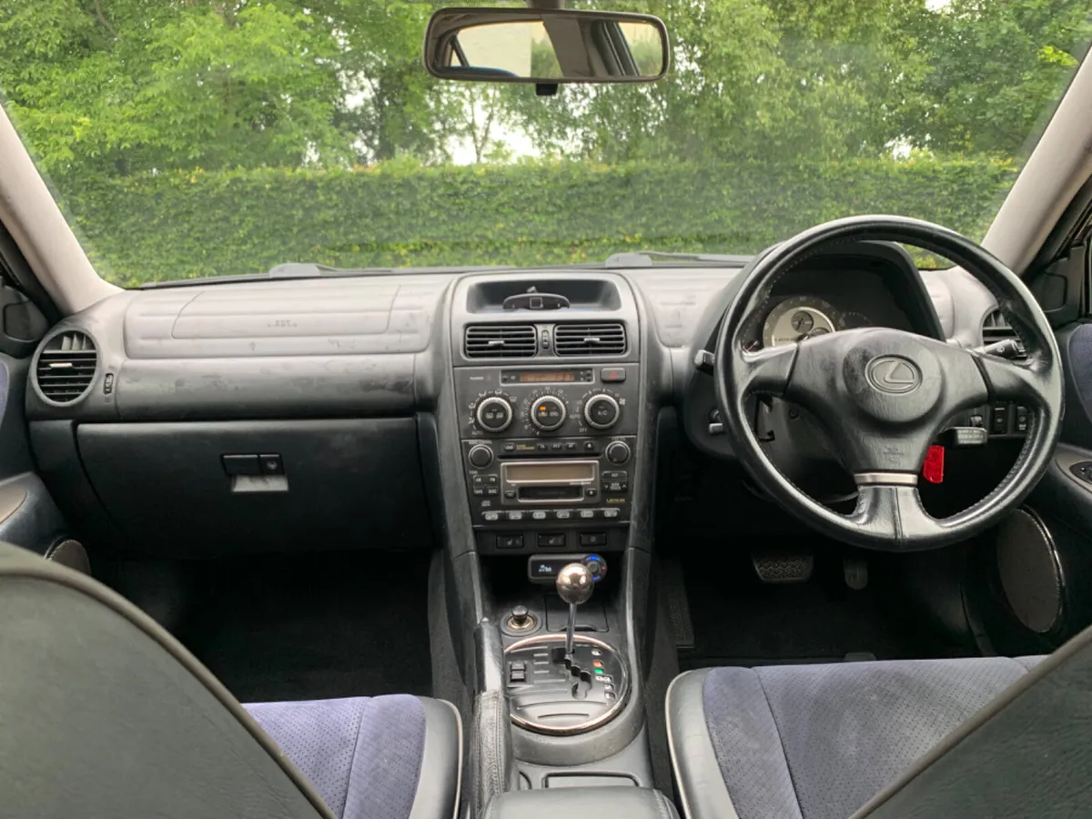 2003 LEXUS IS200 SE AUTO | BLACK LTH - ALCANTARA - Image 4