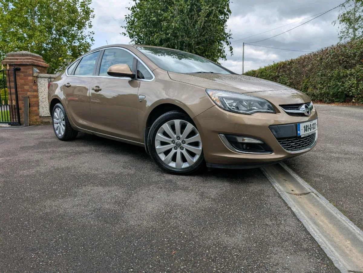 Opel Astra 1.2 cdti saloon - Image 1