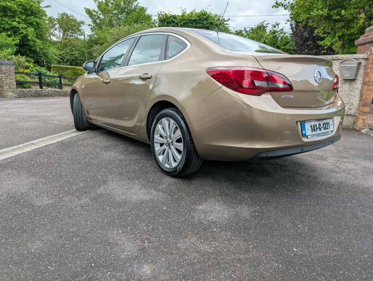 Opel Astra 1.2 cdti saloon - Image 3