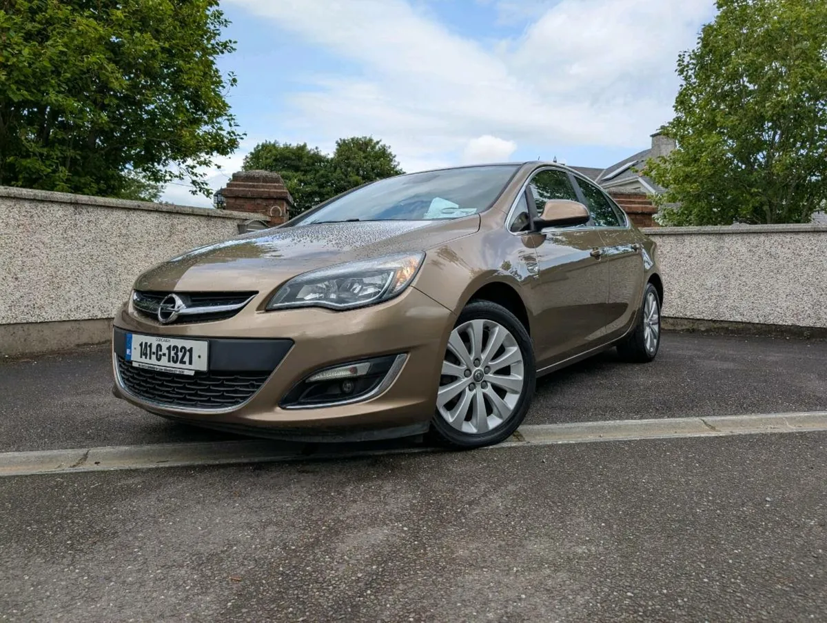 Opel Astra 1.2 cdti saloon - Image 4