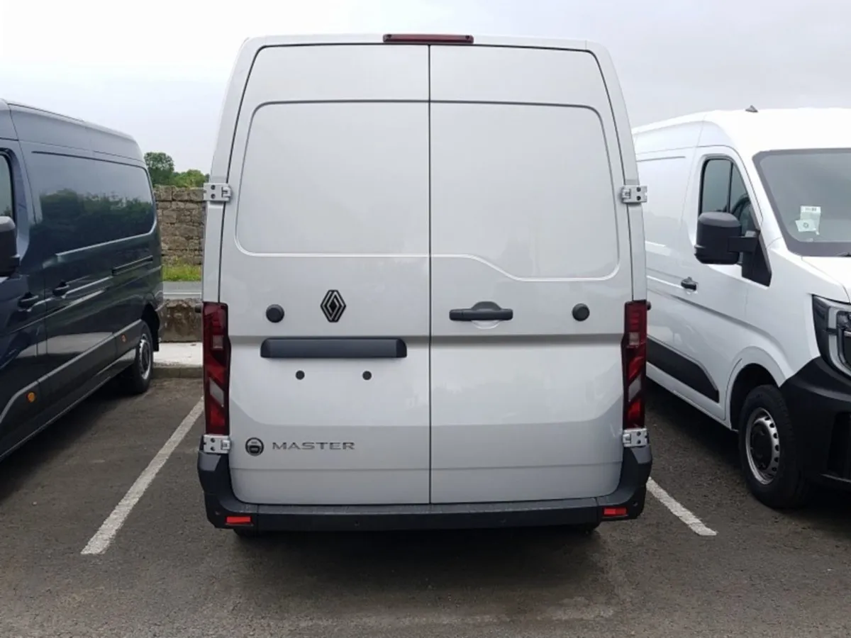 Renault Master 170bhp lwb ex vat Price Displayed - Image 3