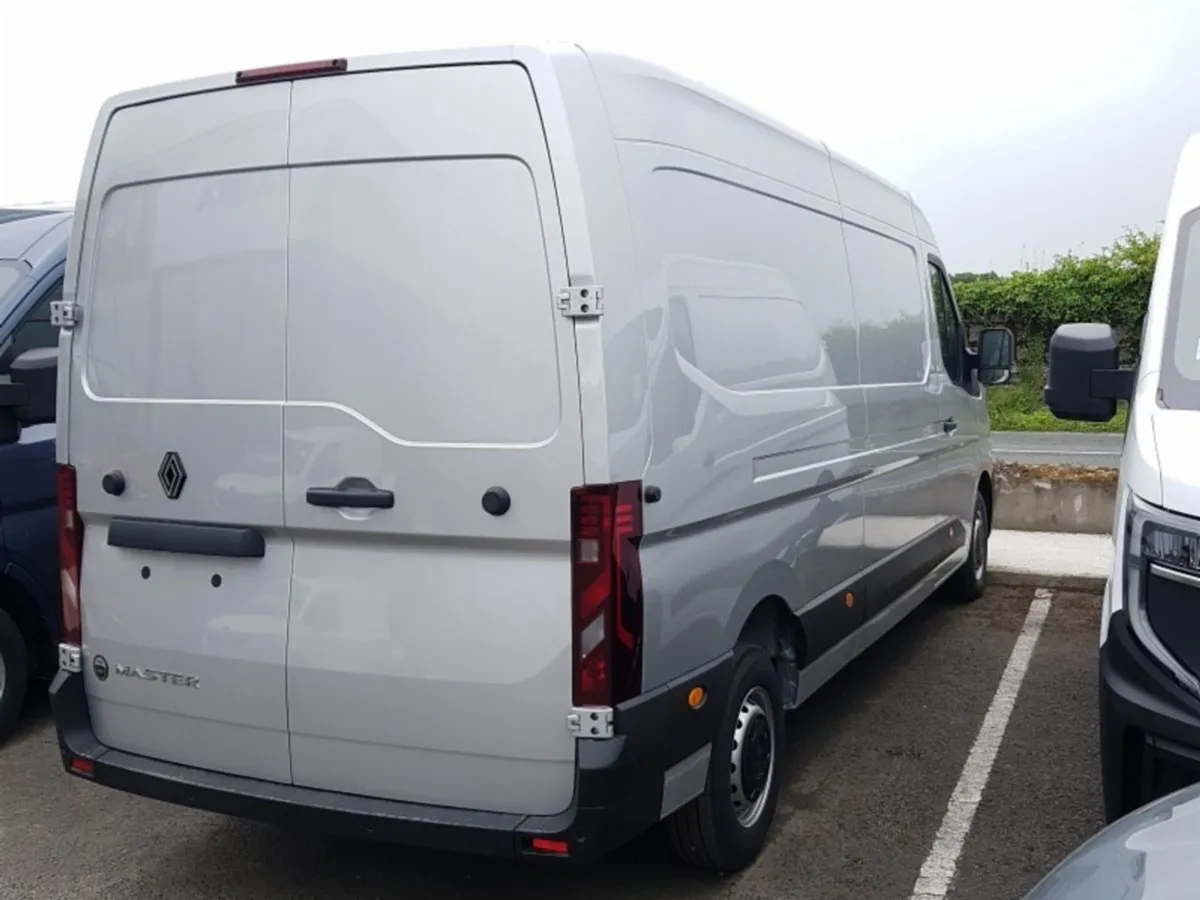 Renault Master 170bhp lwb ex vat Price Displayed - Image 4
