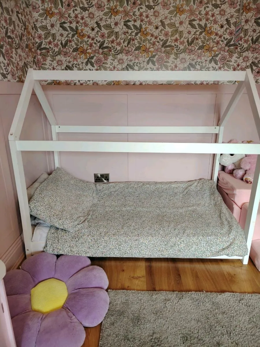 Toddler house bed - Image 3