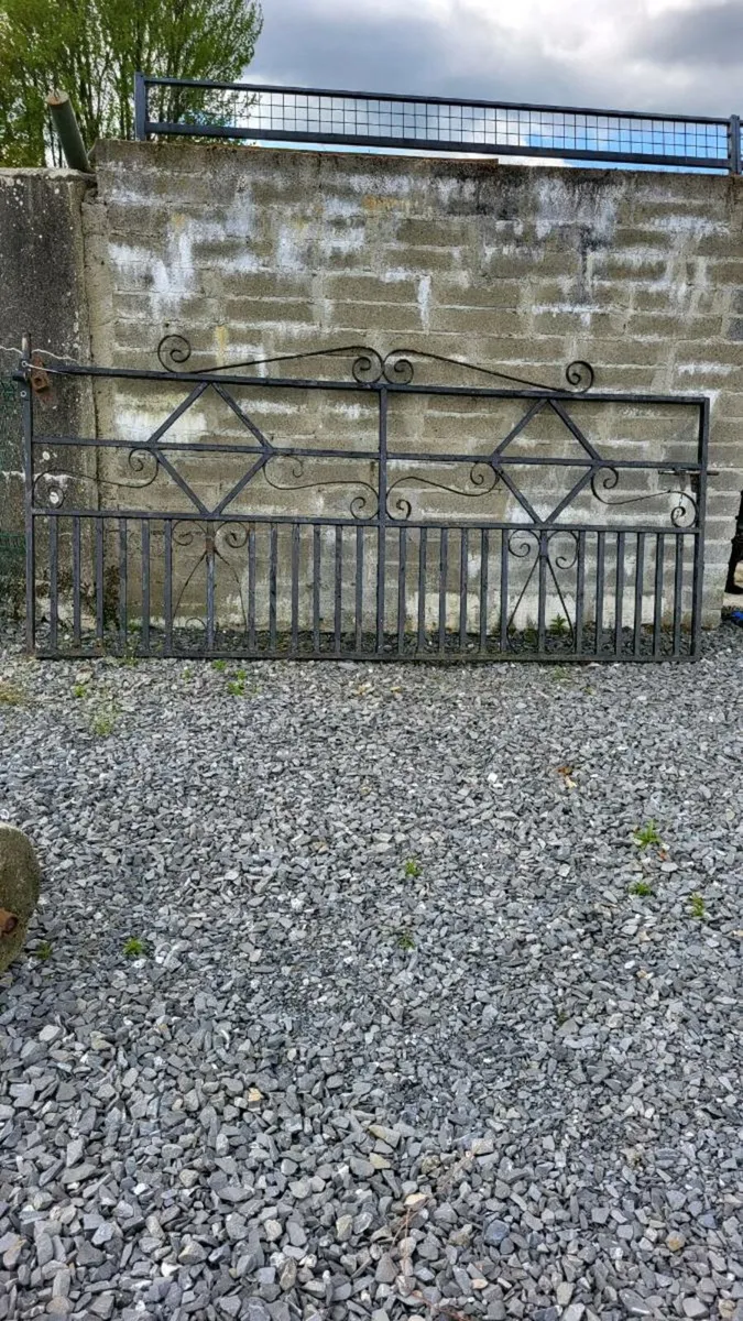Gate
