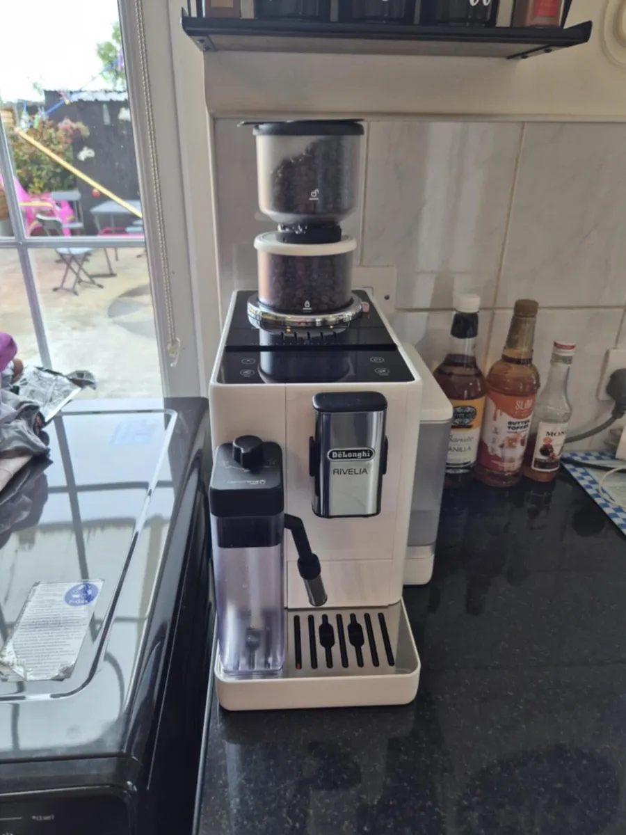 Delonghi REVILIA auto coffee machine - Image 1