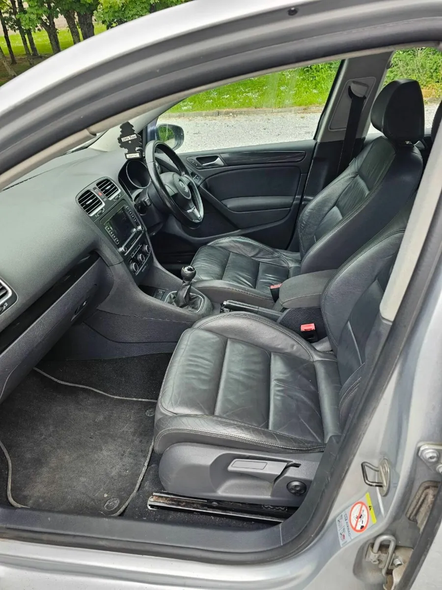 Volkswagen Golf 2011 - Image 2