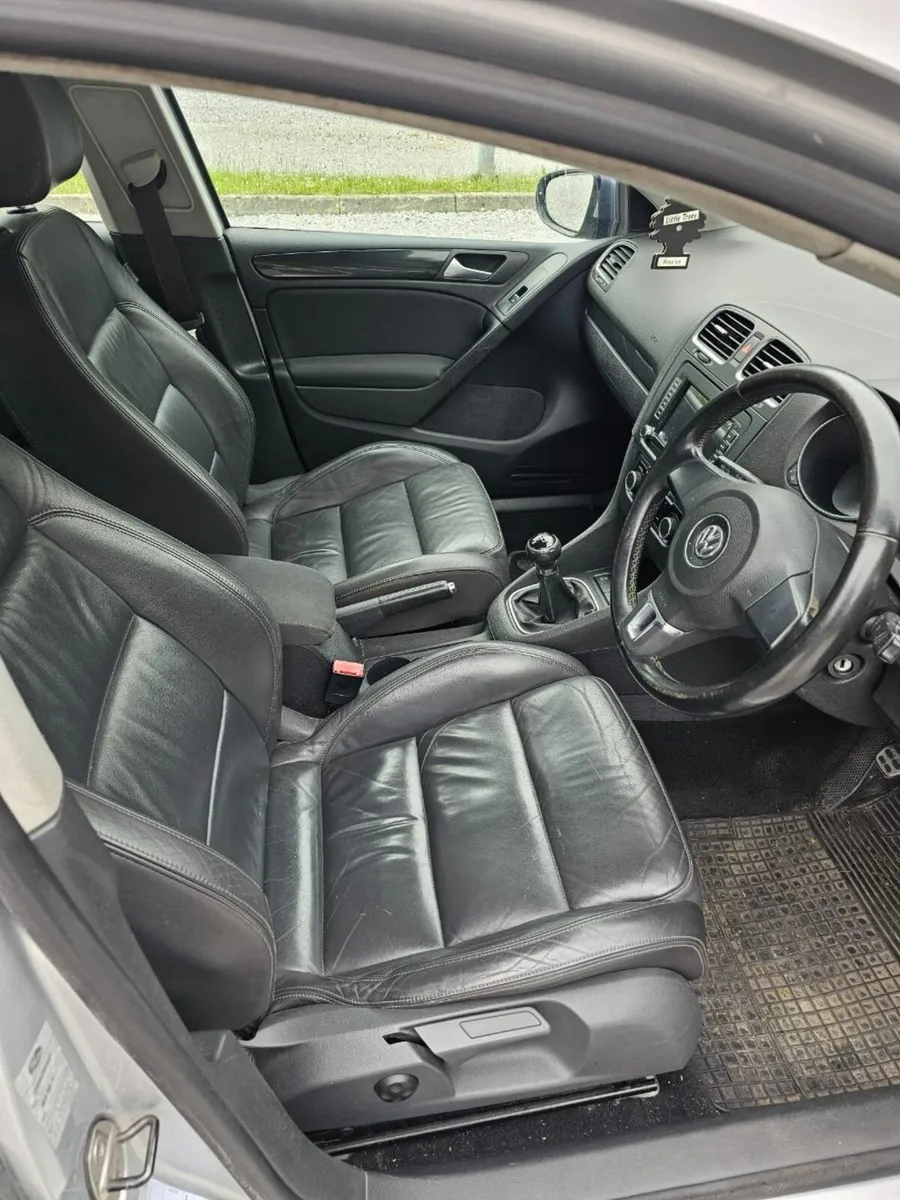 Volkswagen Golf 2011 - Image 4