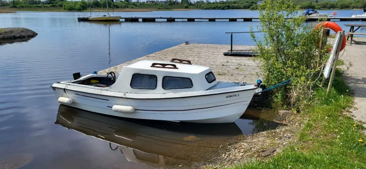 16f cabin boat  and trailer - Image 2