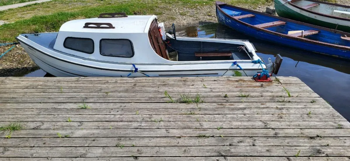 16f cabin boat  and trailer - Image 4