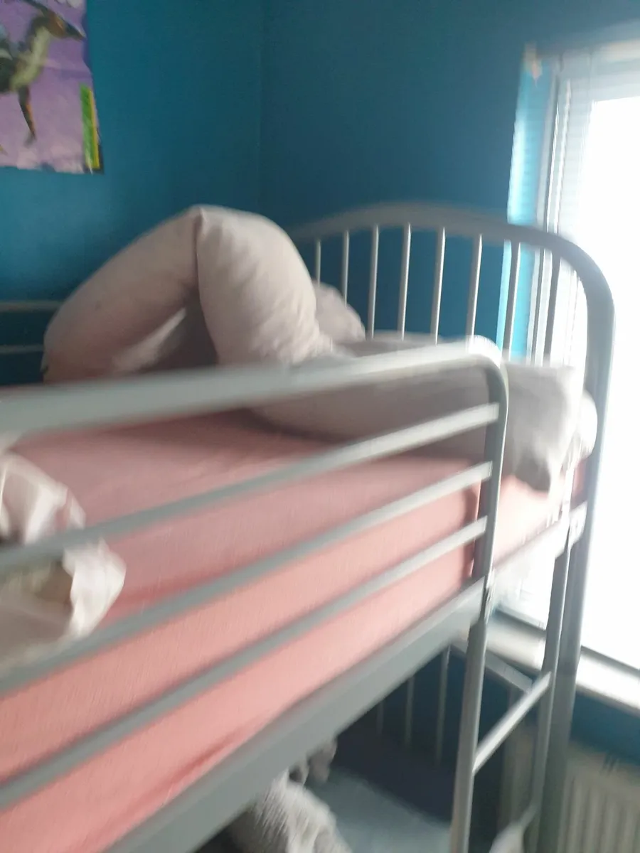 Bunk bed - Image 1