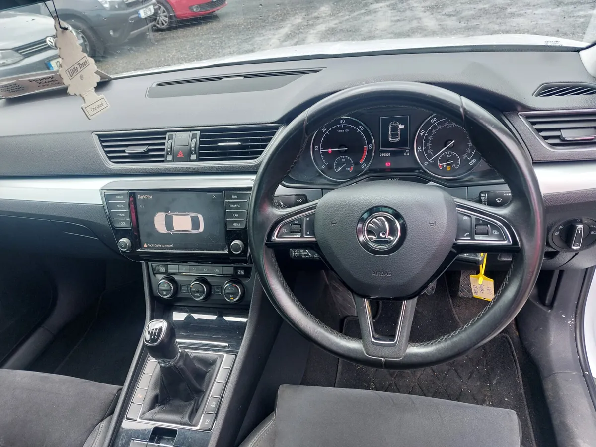 Skoda Superb 2017 - Image 3