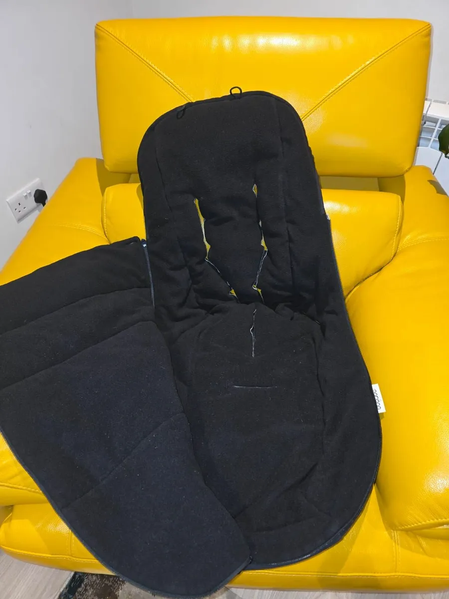 Bugaboo Black footmuff - Image 4