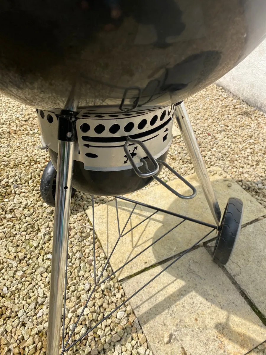 Weber charcoal Barbecue - Image 4