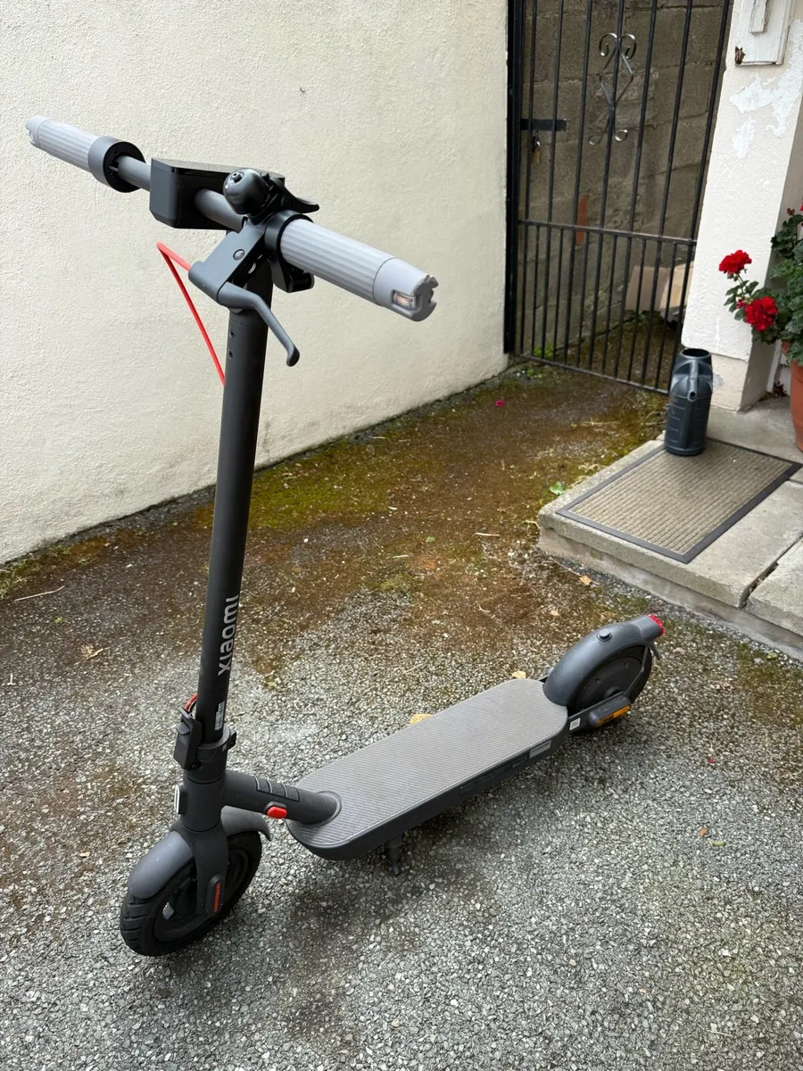 Xiaomi Electric Scooter 4 Pro - Image 1