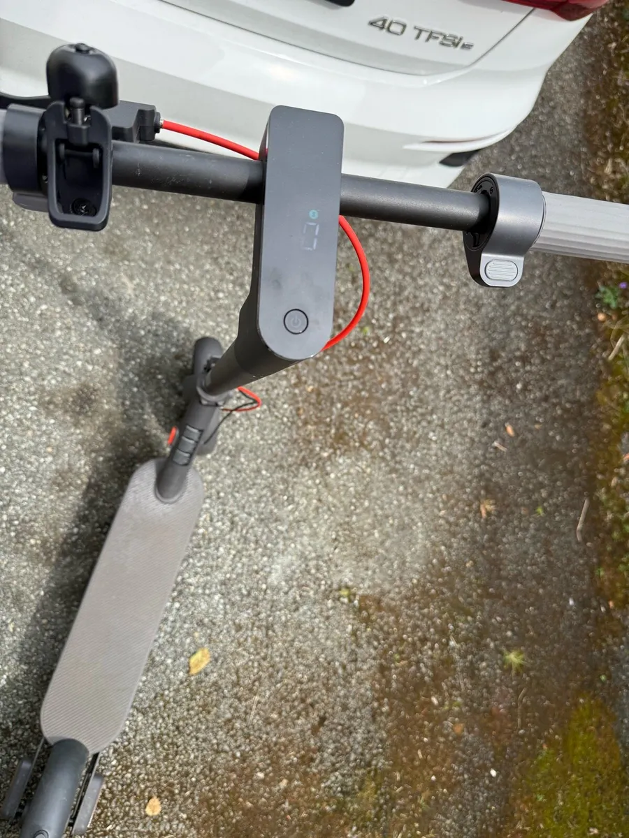 Xiaomi Electric Scooter 4 Pro - Image 3