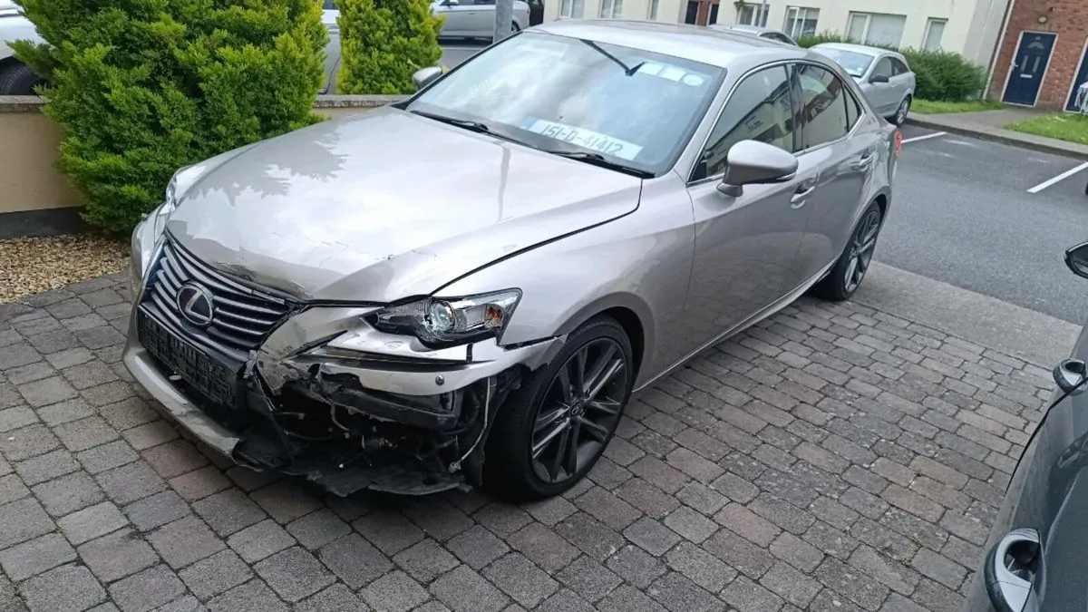 Lexus is300H - Image 1
