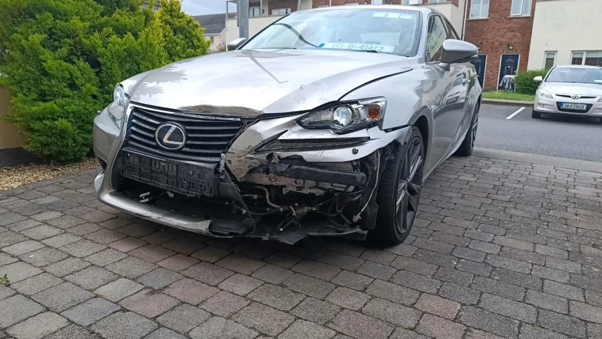 Lexus is300H - Image 3