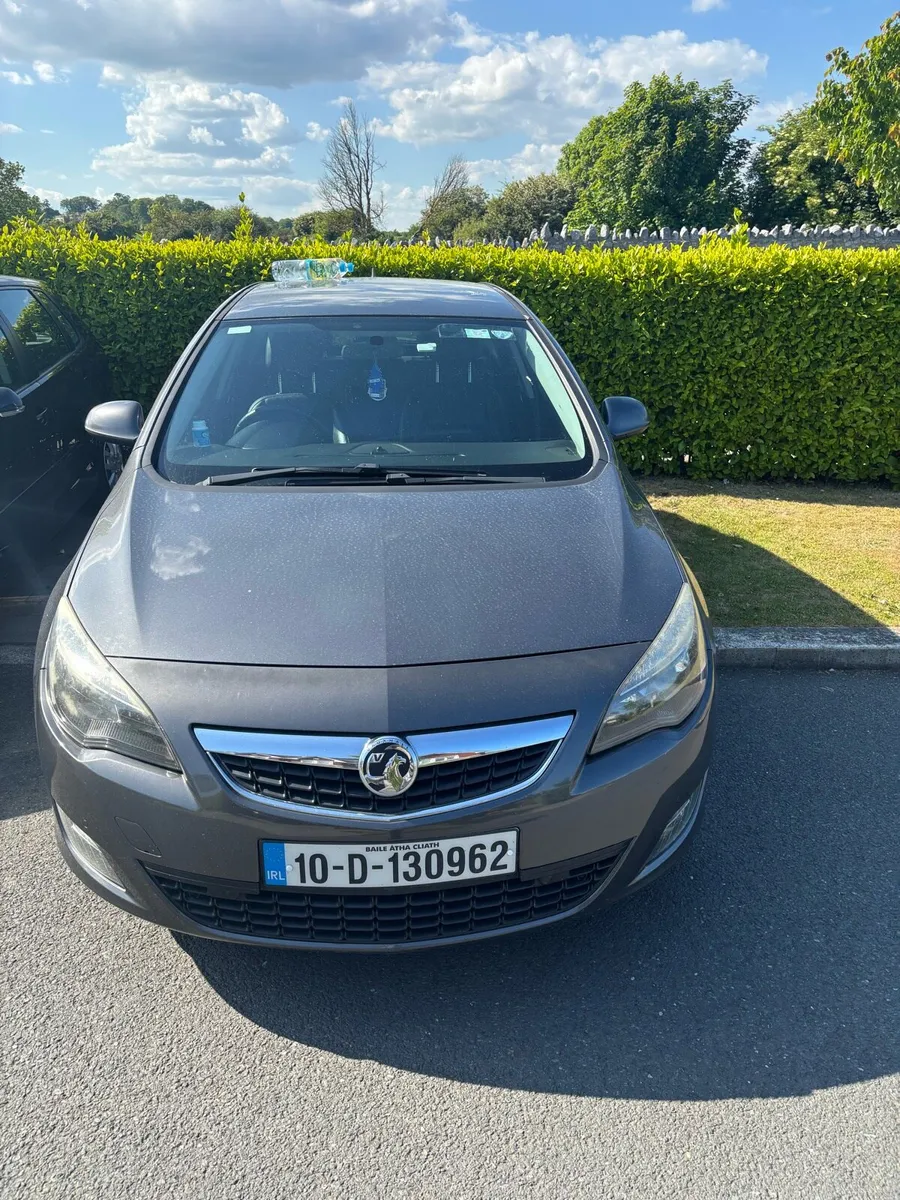 2010 Vauxhall Astra - Image 1