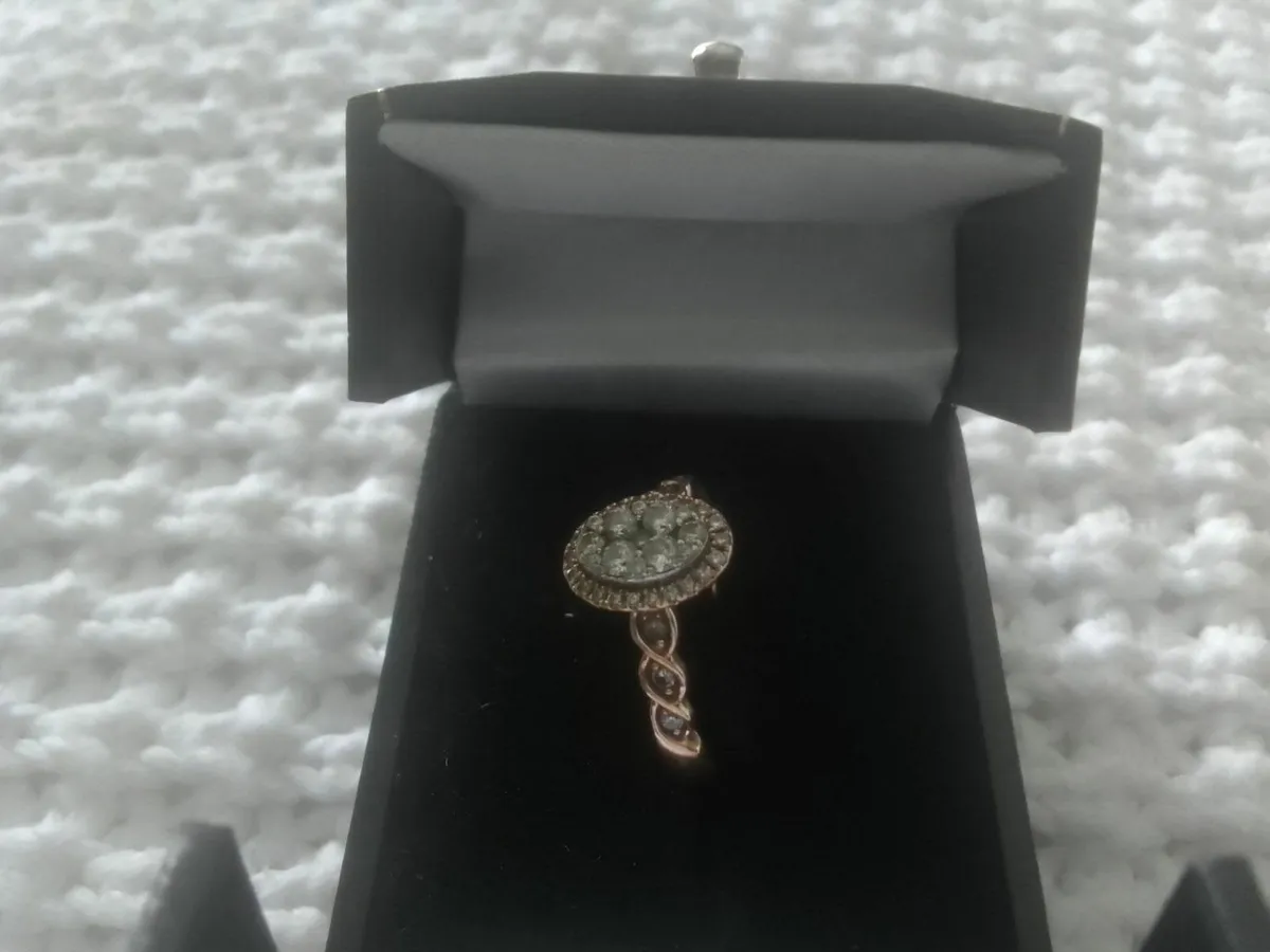 9ct ROSE GOLD  DIAMOND ( 0,65 CT ) RING SIZE N - Image 3