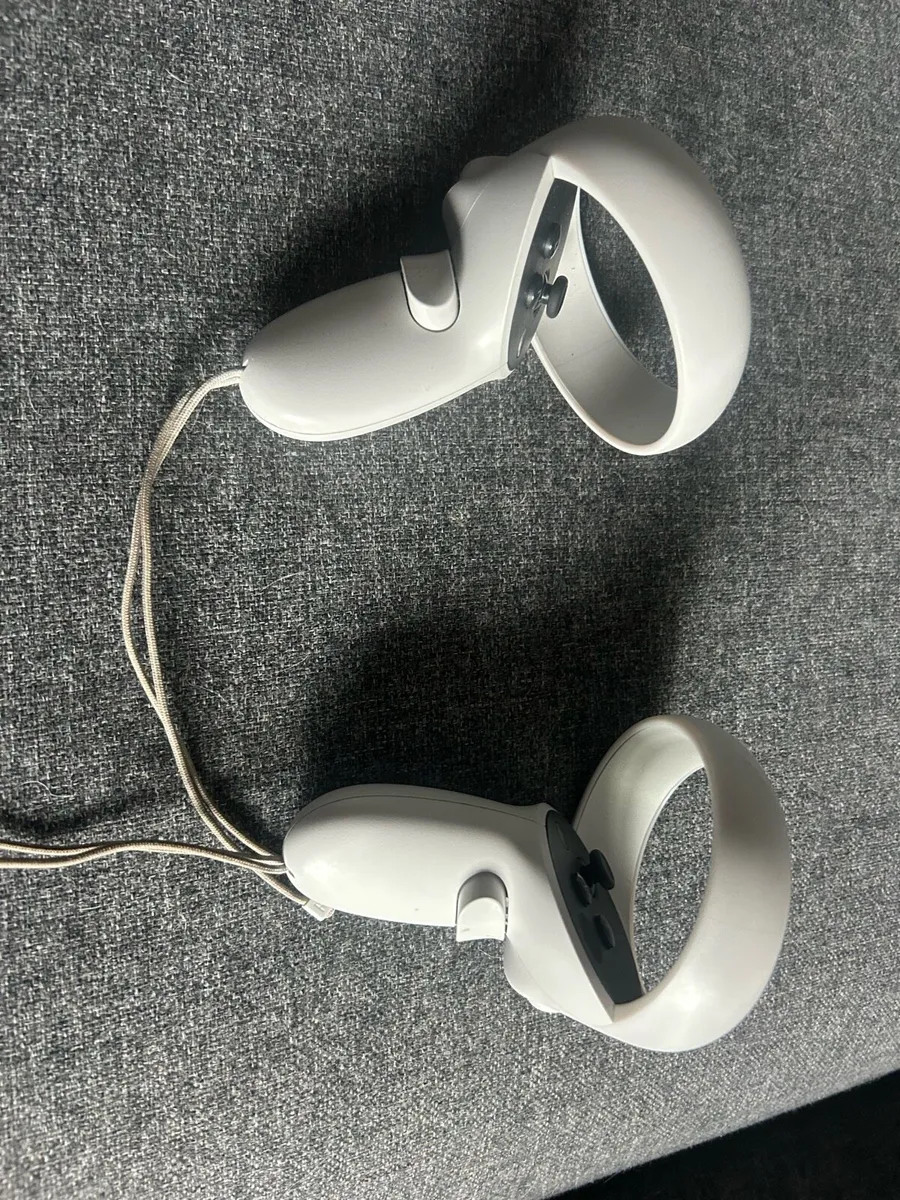 meta quest 2 controllers