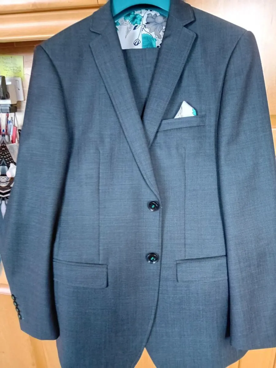 Youths -Small Mans suit - Image 1