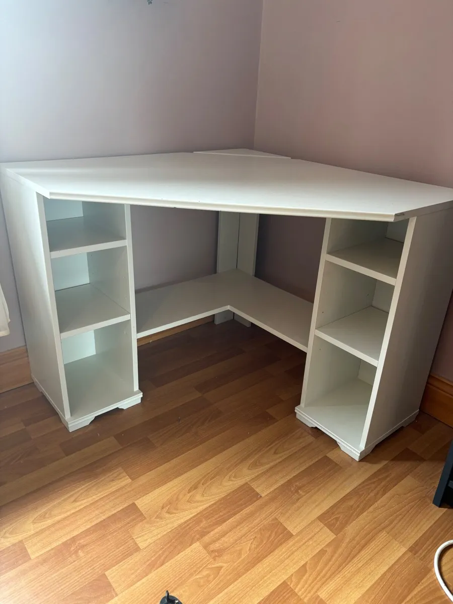 Corner Desk - Image 1