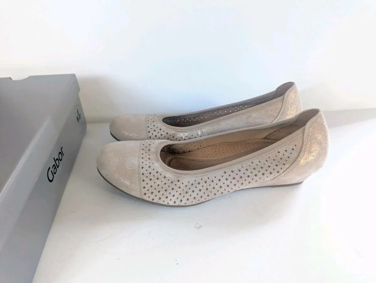 Real Leather rosé/gold Gabor Pumps UK 9 / EU 42 - Image 2