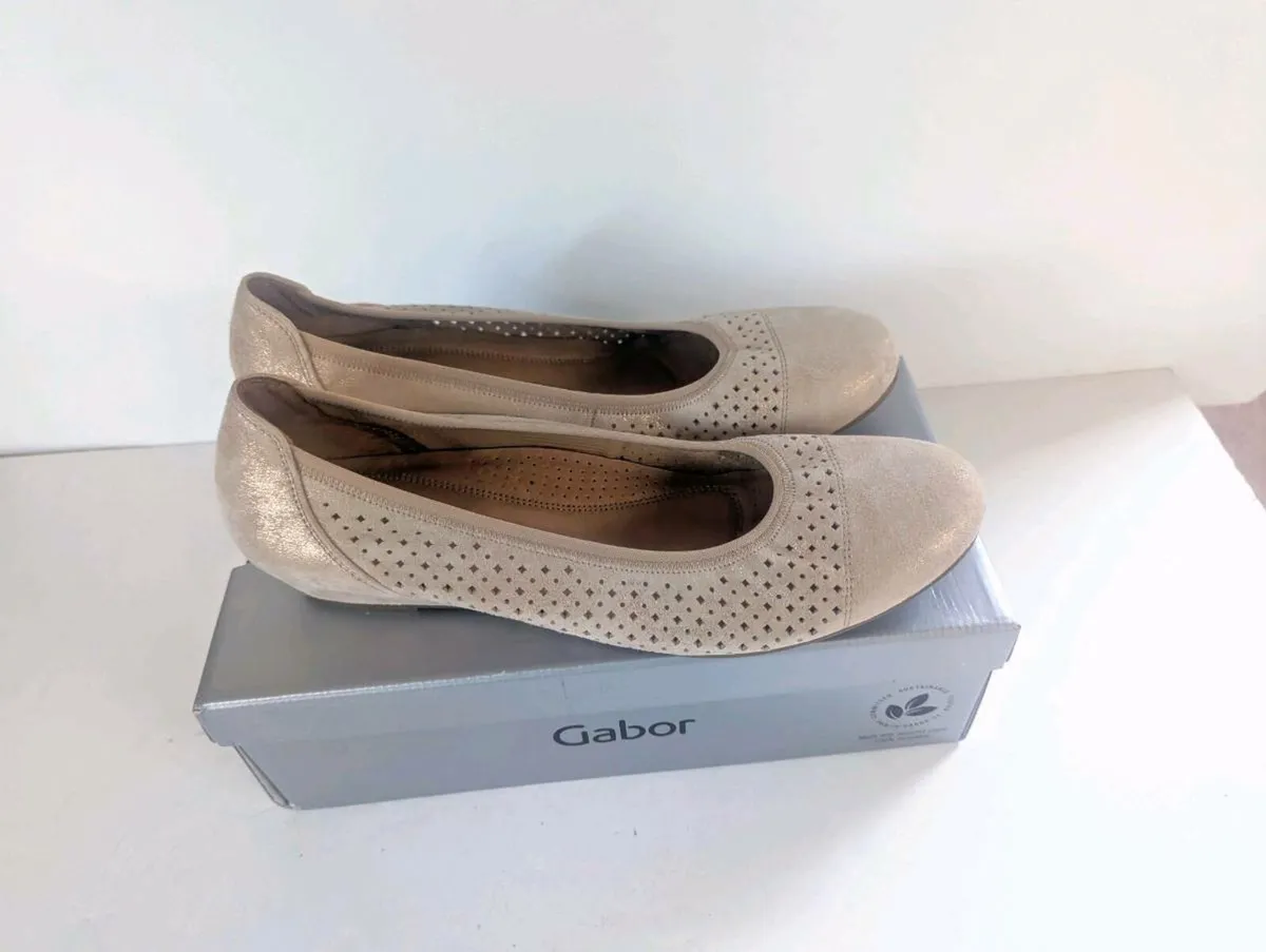 Real Leather rosé/gold Gabor Pumps UK 9 / EU 42 - Image 1