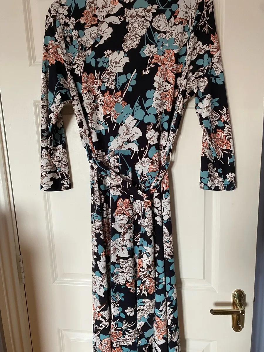 Ladies dress - Image 3