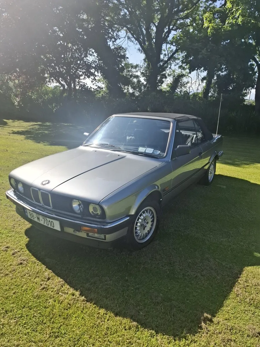 BMW 320i Cabriolet - Image 2
