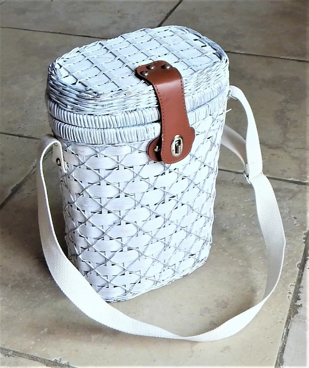 Wicker 2 Bottle Lined Cooler Case - Image 1