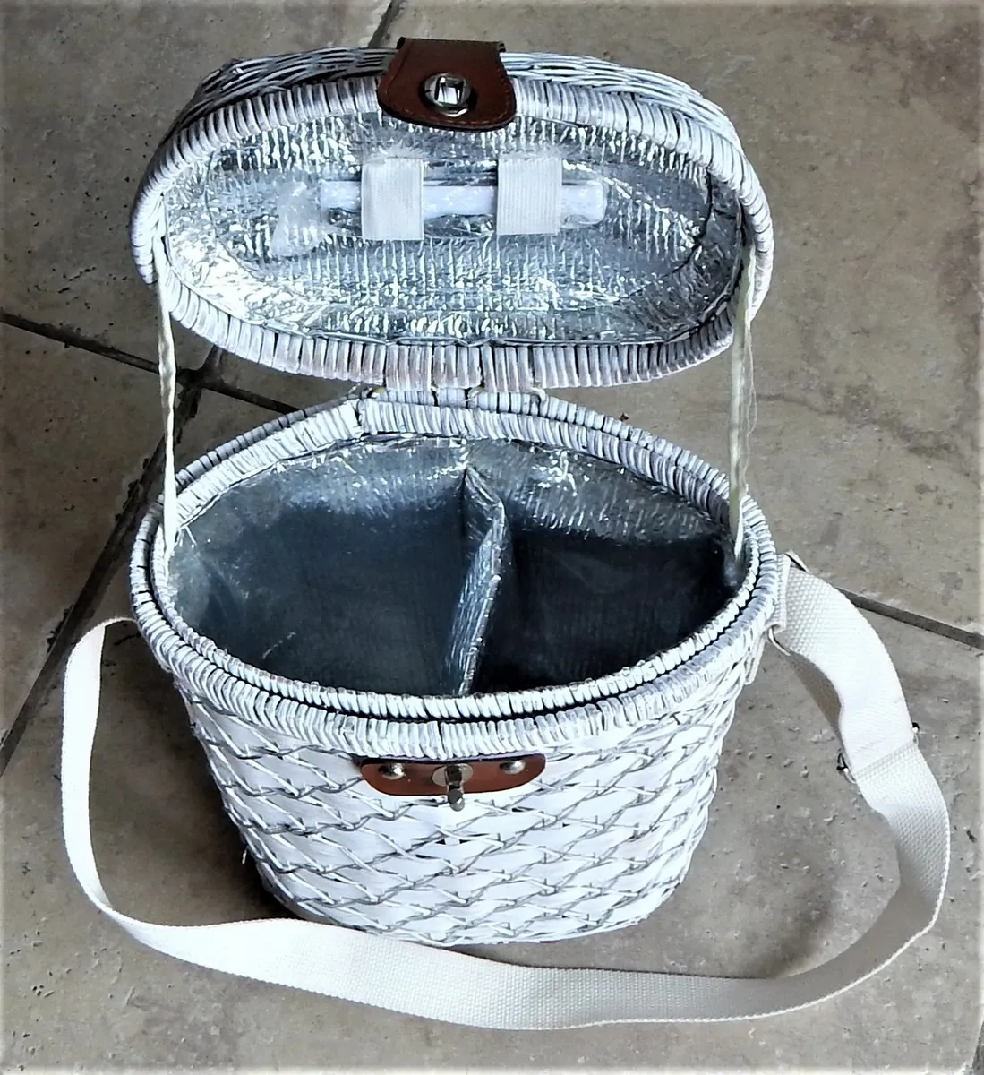 Wicker 2 Bottle Lined Cooler Case - Image 3