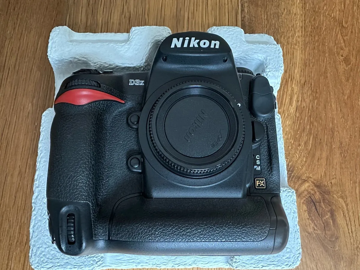 Nikon D3x DSLR camera bundle with lenses - Image 2