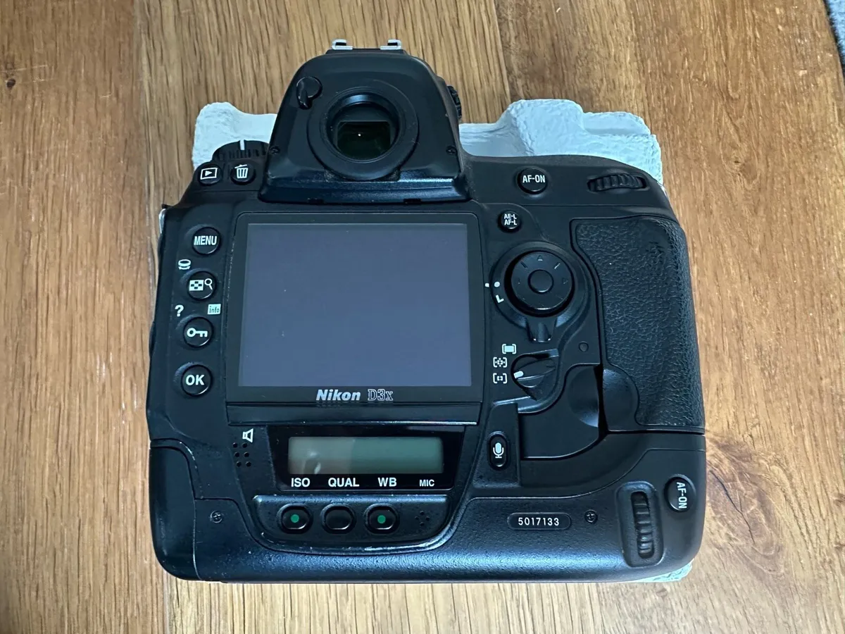 Nikon D3x DSLR camera bundle with lenses - Image 3