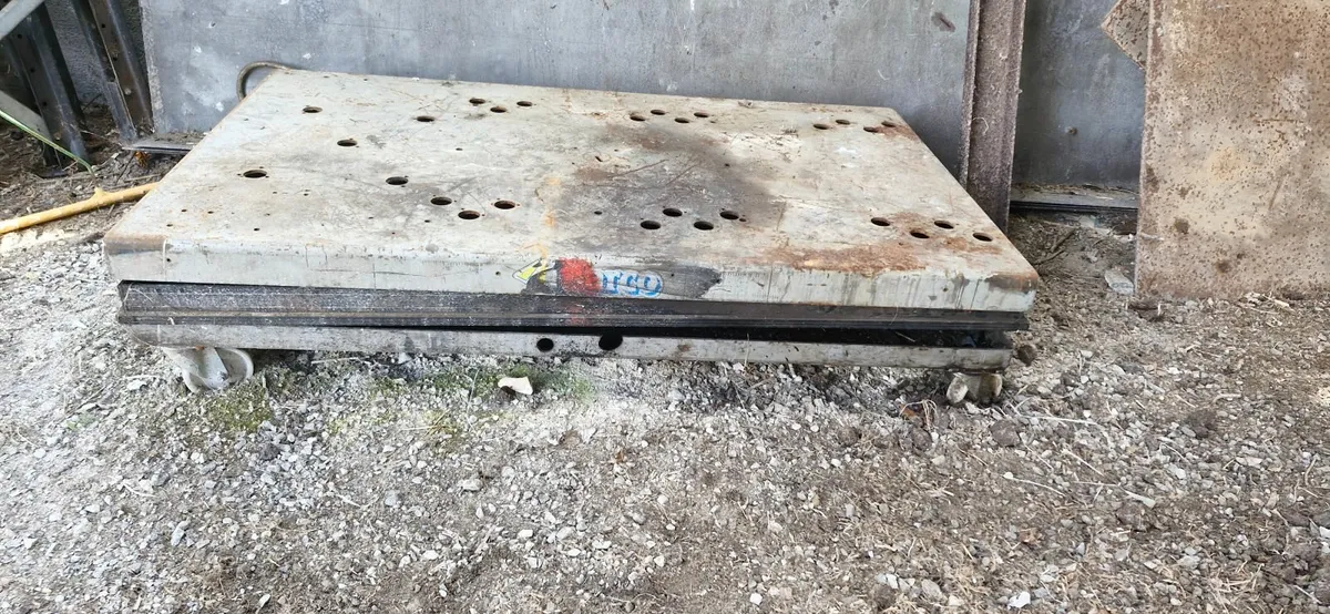 Lifting table for engie gearbox building - Image 1