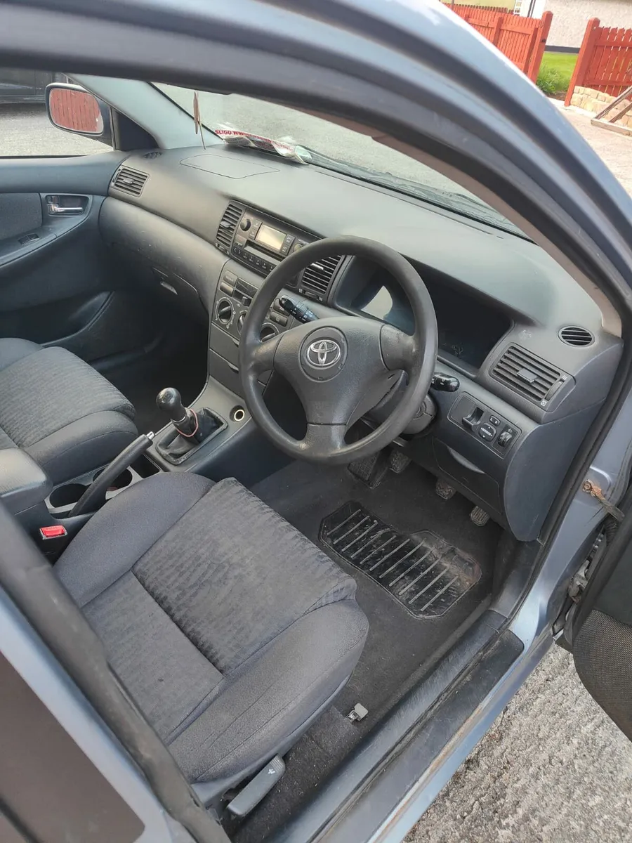 Toyota corolla - Image 4