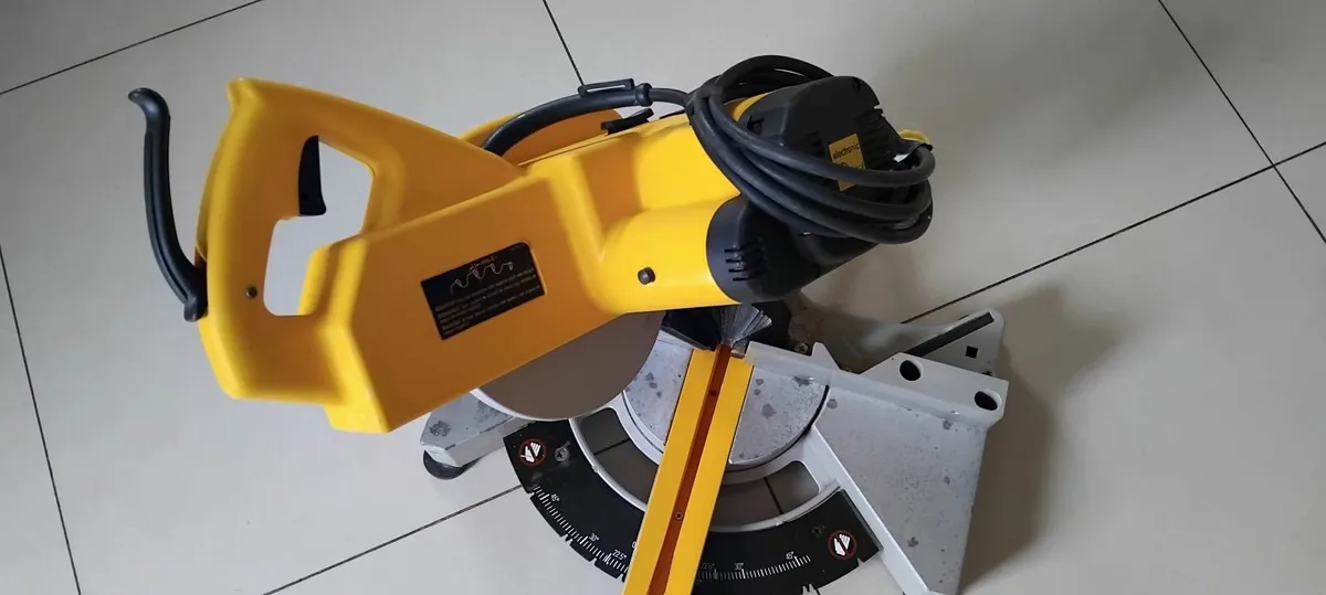 Dewalt DW701-LX 216mm Miter Saw 110v - Image 4